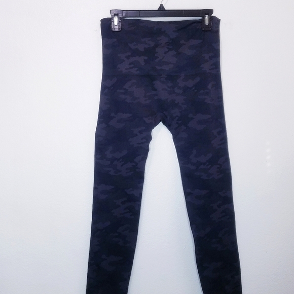 🌸 NEW Spanx | Camouflage High Waist Knit Leggings M - Picture 4 of 11